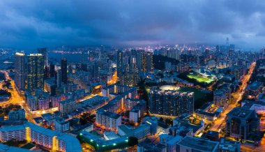 Hung Hom, Hong Kong - 14 Mayıs 2019: Hong Kong şehrinin gece havadan görünümü