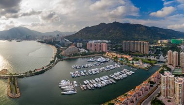 Tuen Mun, Hong Kong - 16 Mayıs 2019: Hong Kong altın sahilinin havadan görünümü
