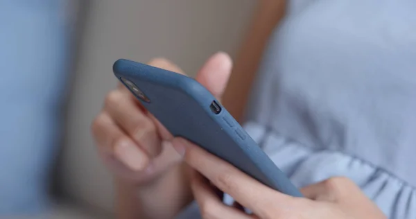 Close Woman Using Smartphone Home — Stock Photo, Image