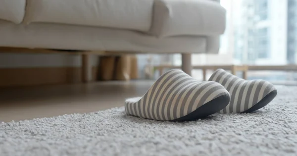 Mujer Con Zapatillas Casa — Foto de Stock