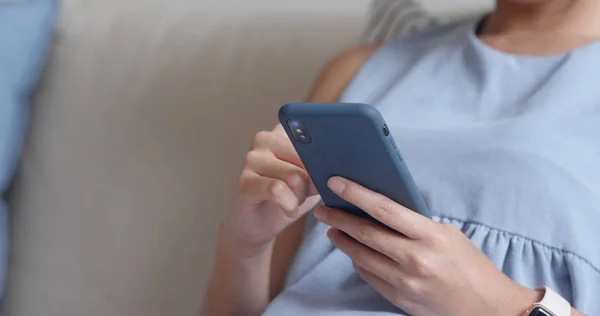 Close Woman Using Smartphone Home — Stock Photo, Image