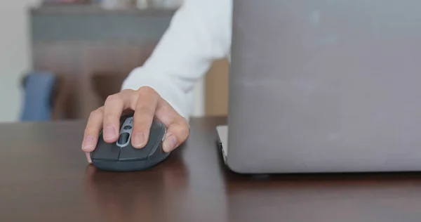 Donna Lavoro Sul Computer Portatile Casa — Foto Stock