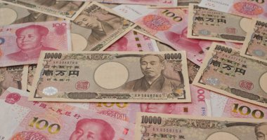 Çin banknot ları ve Japon Yeni yığını