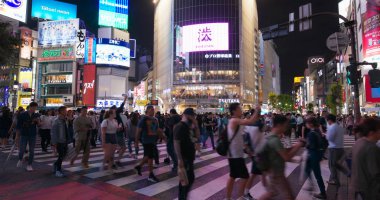 Tokyo, Japonya - 28 Haziran 2019: Shibuya bölgesi gece