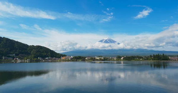 Japonya'nın Kawaguchiko Gölü'ndeki Fuji Dağı — Stok fotoğraf