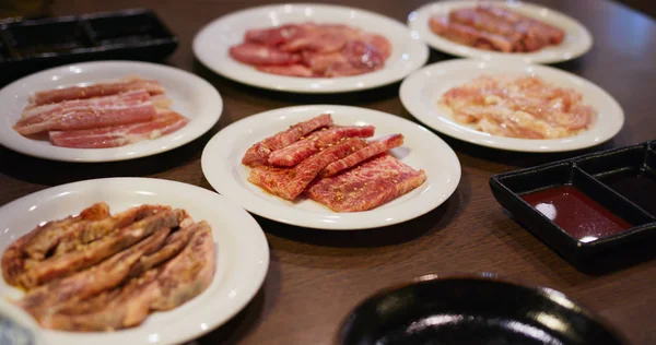Ιαπωνική Μπάρμπεκιου Κρέατος Μέσα Στο Εστιατόριο — Φωτογραφία Αρχείου