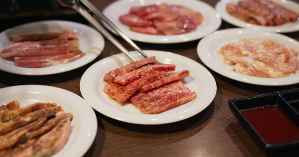 レストラン内の日本の肉バーベキュー — ストック写真