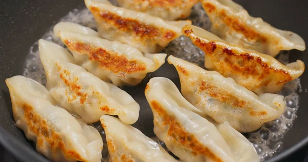 Stek Kinesiska Kött Dumplings Pannan — Stockfoto