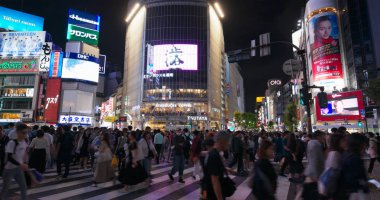 Tokyo, Japonya - 28 Haziran 2019: Shibuya bölgesi gece