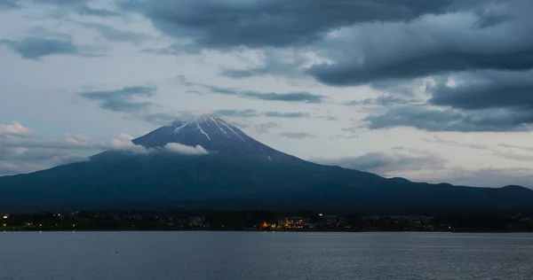 Fujisan em Kawaguciko ao pôr-do-sol — Fotografia de Stock