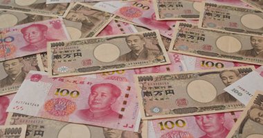 Çin banknot ları ve Japon Yeni yığını