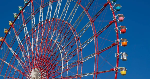Ferris Wiel Met Heldere Blauwe Lucht — Stockfoto