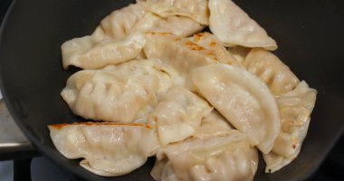 Mutfakta tavada Fry et köfte