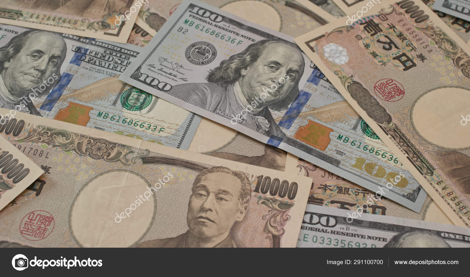 一叠美国美元和日元——图库图片© leungchopan #291100700