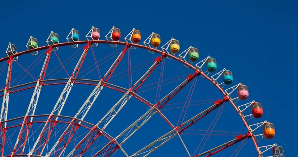 Ferris Wiel Met Heldere Blauwe Lucht — Stockfoto