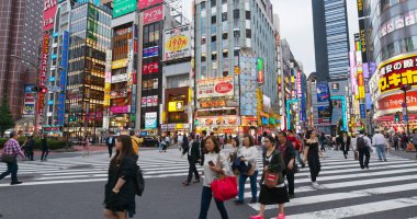 Tokyo, Japonya - 28 Haziran 2019: Japonya'nın Shinjuku ilçesi