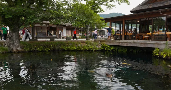 Yamanashi, Japan, 28 juni 2019: Oshino Hakkai i Japan — Stockfoto