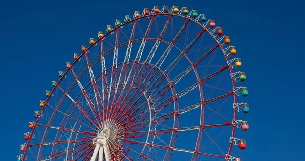 Roda Gigante Com Céu Azul — Fotografia de Stock