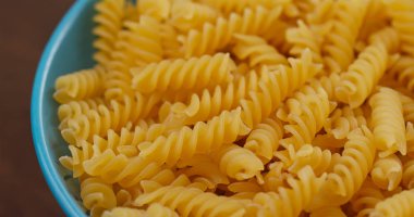 Kurutulmuş fusilli yığın yakın