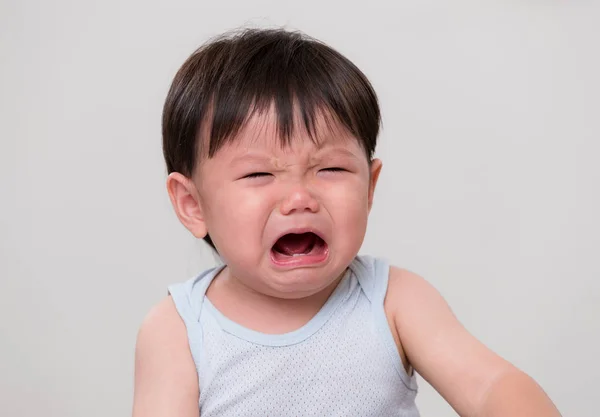 亚洲小男孩哭泣和感到悲伤 — 图库照片
