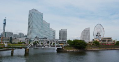Yokohama, Japonya - 30 Haziran 2019: Yokohama koyu akşam saatlerinde