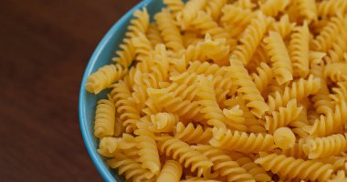 Plaka üzerinde fusilli yığını yakın