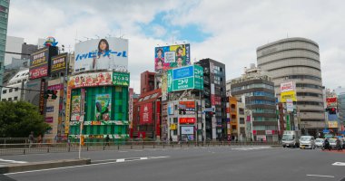 Tokyo, Japonya - 29 Haziran, 2019: Japonya'da Shinjuku bölgesi