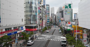 Tokyo, Japonya - 29 Haziran 2019: Tokyo'da Shinjuku bölgesi