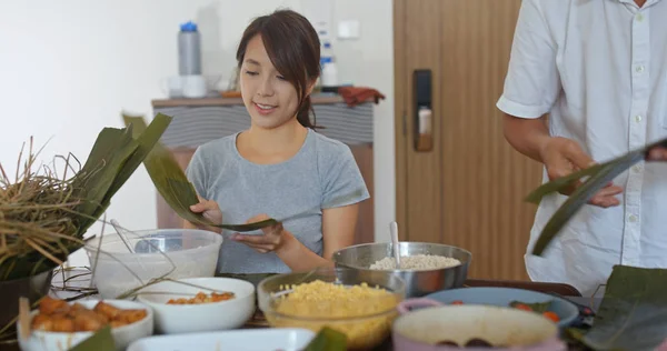 Chinese Woman Make Rice Dumplings — 스톡 사진