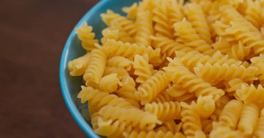Tabakta fusilli yığını