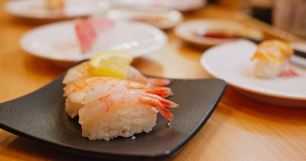 餐厅里有日本寿司 — 图库照片