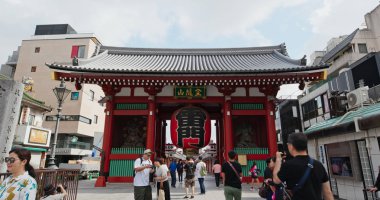 Tokyo, Japonya - 24 Haziran 2019: Sensoji Tapınağı