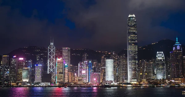 Hong Kong 06 juli 2019: skyline Hongkong 's nachts — Stockfoto