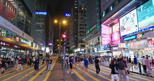 Tsim Sha Tsui Hong Kong Juli 2019 Menschen Überqueren Nachts — Stockfoto