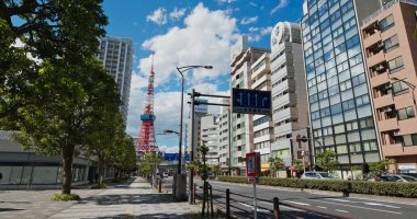 Tokyo, Japonya - 26 Haziran 2019: Şehirde Tokyo kulesi