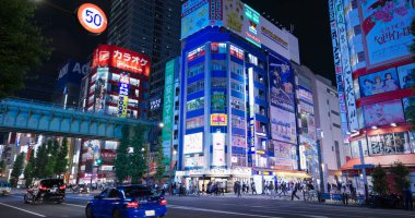 Tokyo, Japonya - 28 Haziran 2019: Tokyo 'da gece Akihabara