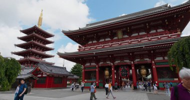 Tokyo, Japonya - 24 Haziran 2019: Tokyo şehrinin Asakusa bölgesinde Sensoji