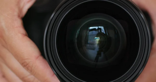 Changing the Camera lens aperture — Stock Photo, Image