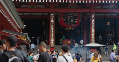 Tokyo, Japonya - 24 Haziran 2019: Tokyo şehrinin Asakusa bölgesinde Sensoji