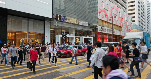 Tsim Sha Tsui Hong Kong Juli 2019 Menschen Überqueren Die — Stockfoto
