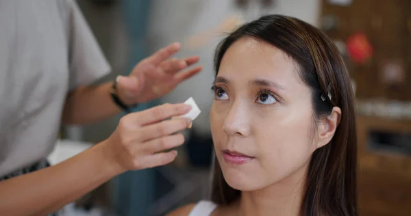 Make up artist do make up on woman face in beauty salon — Stok Foto
