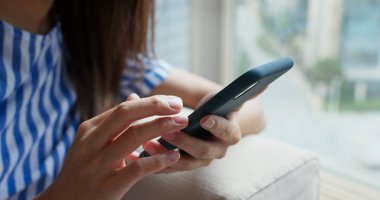 Evde kadın cep telefonu kullanımını kapat