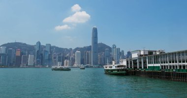 Victoria Limanı, Hong Kong - 07 Eylül 2019: Hong Kong silueti