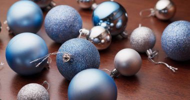 Noel ağacı süsleme topu mavi renkte 