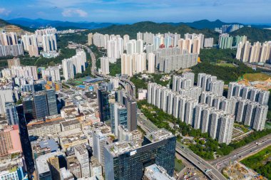 Kwun Tong, Hong Kong - 06 Eylül 2019: insansız hava aracı Hong Kong üzerinde uçuyor