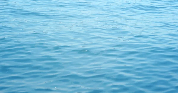 Ola de agua de mar en azul — Foto de Stock