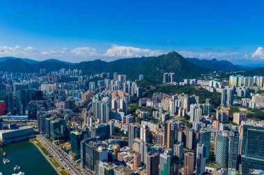 Kwun Tong, Hong Kong - 06 Eylül 2019: insansız hava aracı Hong Kong üzerinde uçuyor