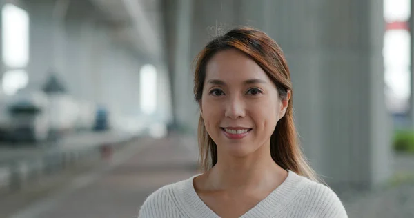 Young Woman Smile Camera — Stock Photo, Image