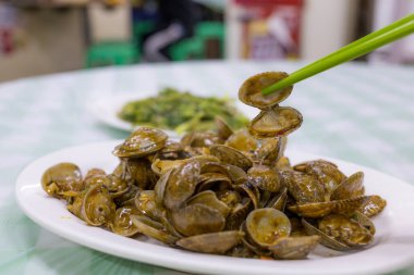 Hong Kong usulü kızarmış midye.