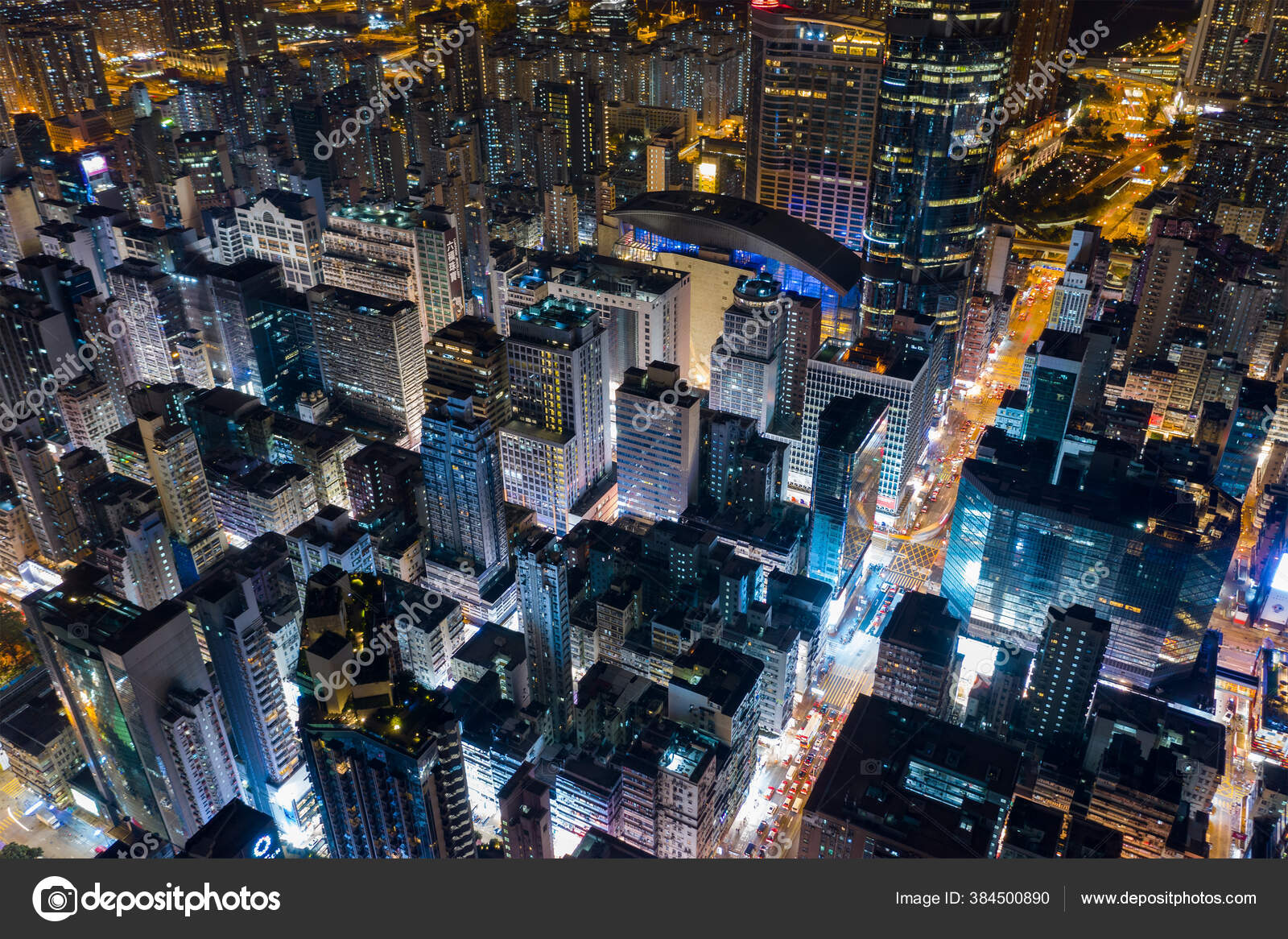 香港九龙城2020年4月21日香港城市夜间全景—— 库存社论照片© leungchopan #384500890
